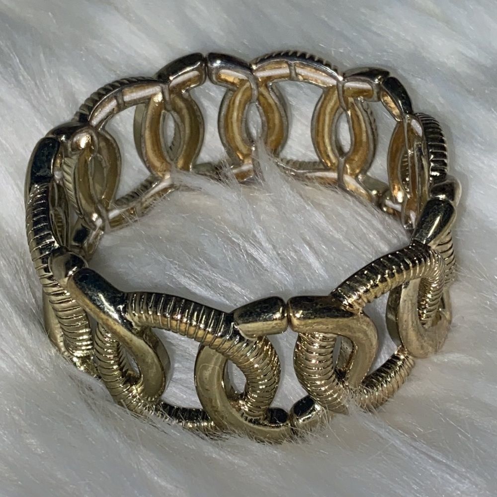 Interlocking Link Stretch Cuff Bracelet - Picture 2 of 6